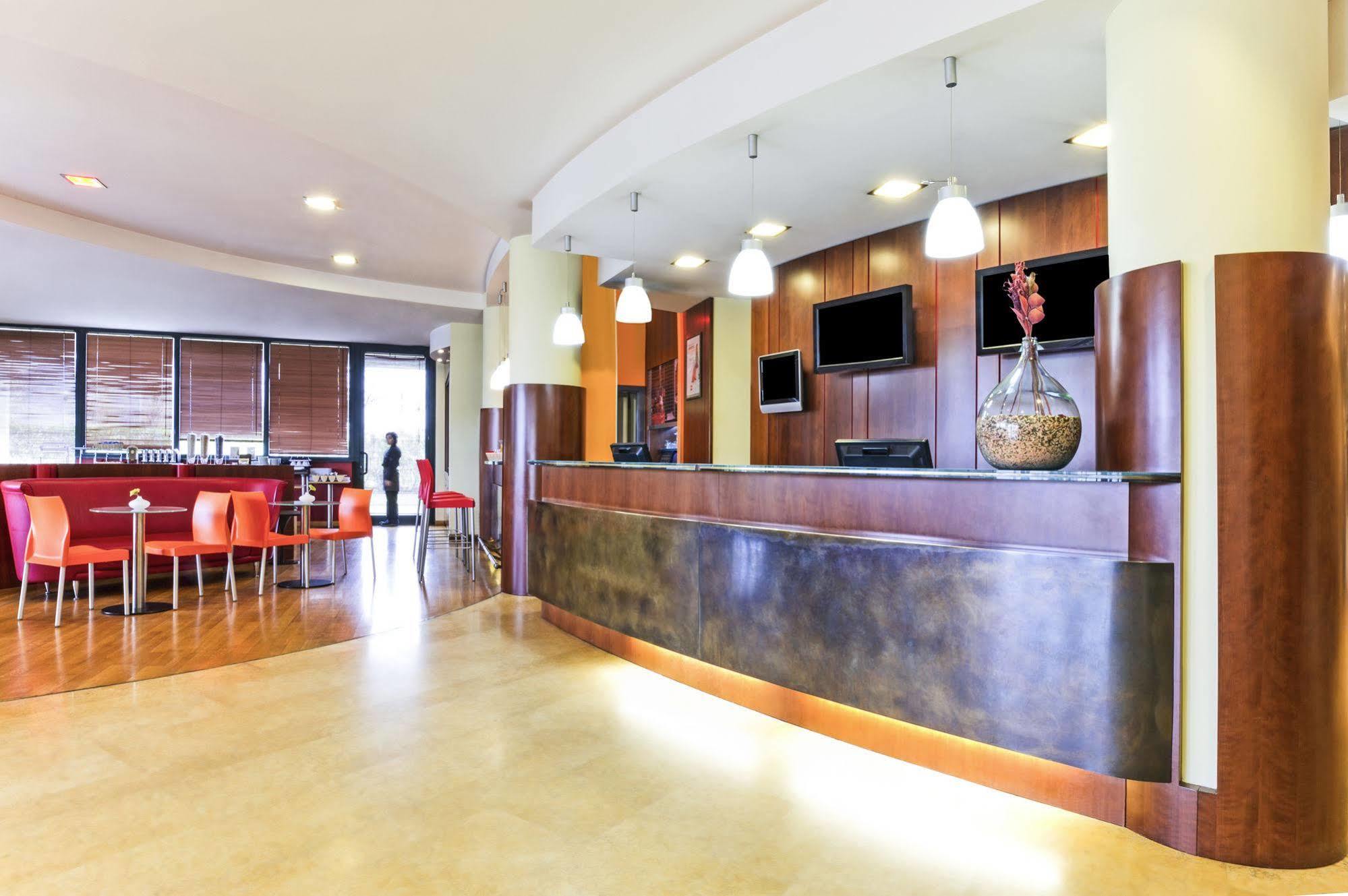 ไอบิส ฟิเรนเซ ปราโต เอสต์ Hotel กัมปีบีเซนซีโอ ภายนอก รูปภาพ